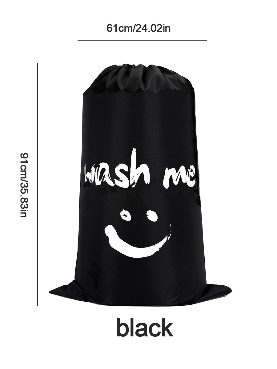 Sac de lavage et de rangement en nylon noir résistant avec l'inscription 'wash me'.