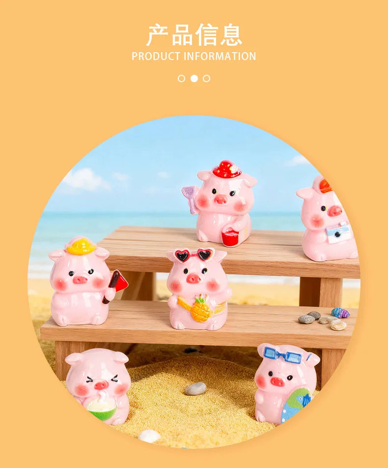 Colección de decoraciones en miniatura de cerdos de resina rosa expuestas sobre una superficie de madera con fondo de océano 