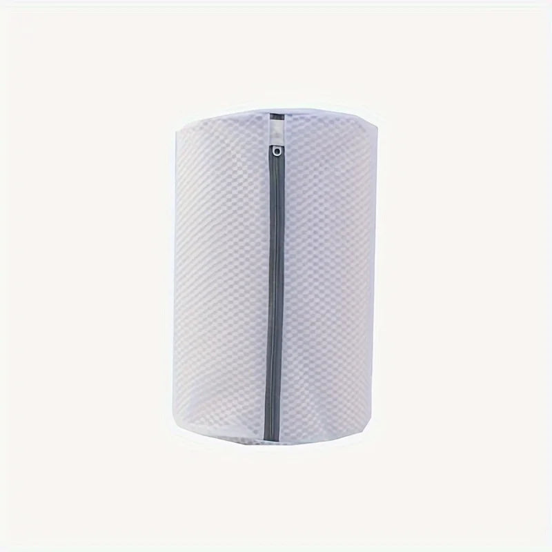 A white mesh shoe cleaning bag with a black zipper is shown against a light background.