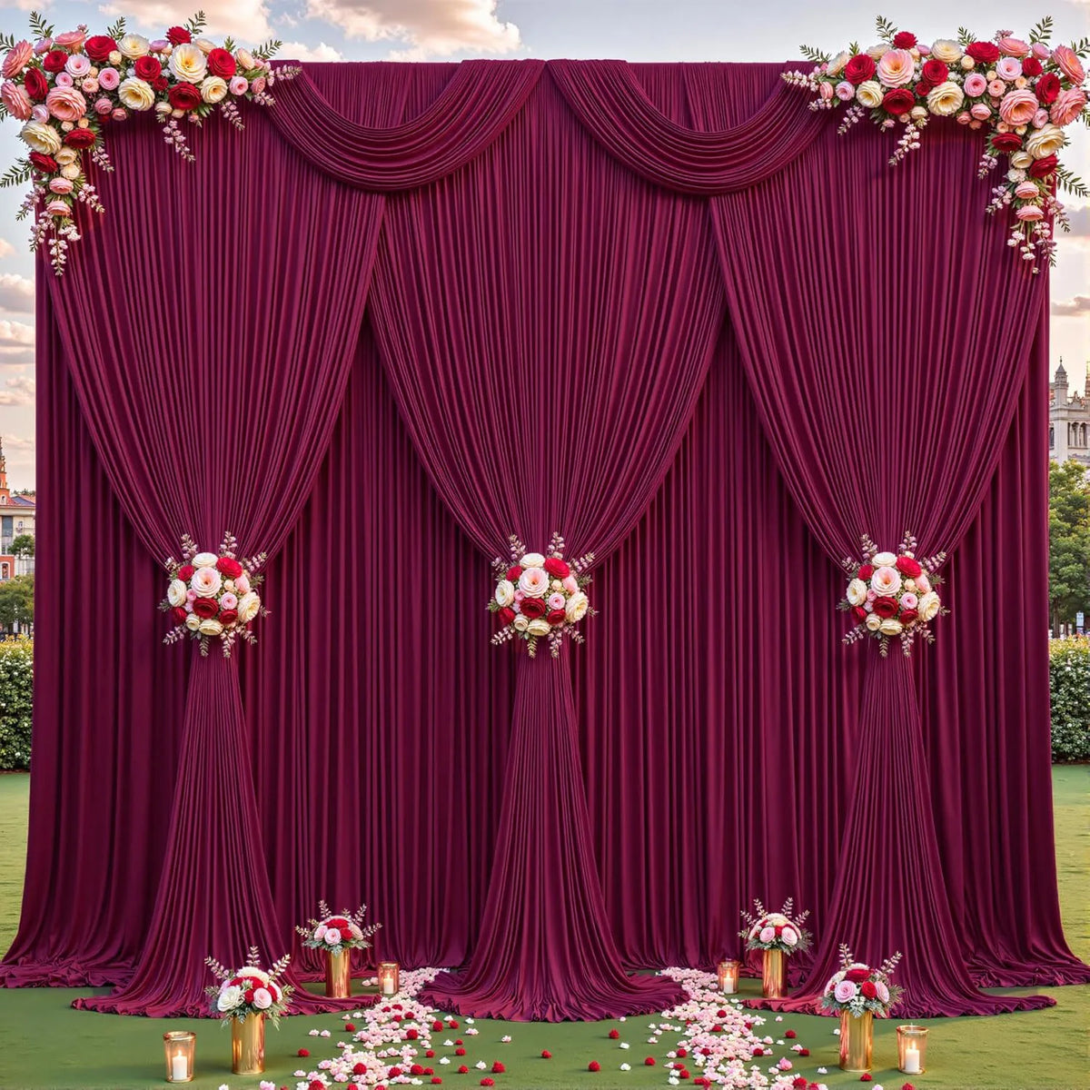 Fondo de tela magenta profunda con cortinas drapeadas y toques florales sobre un césped verde.