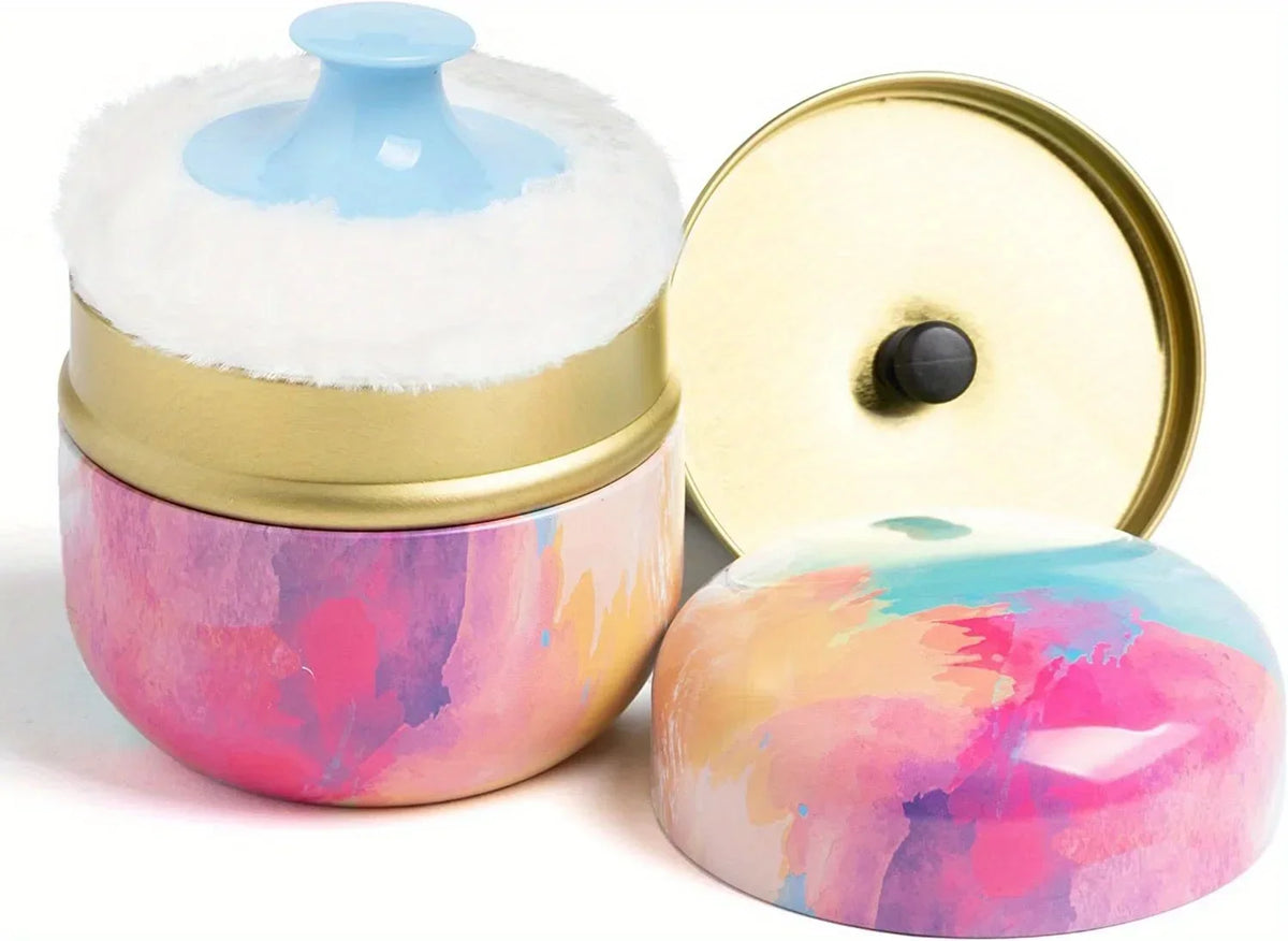 Tragbare Kosmetikpuderbox mit hellblauer Klappe und rosa Aquarellbasis.