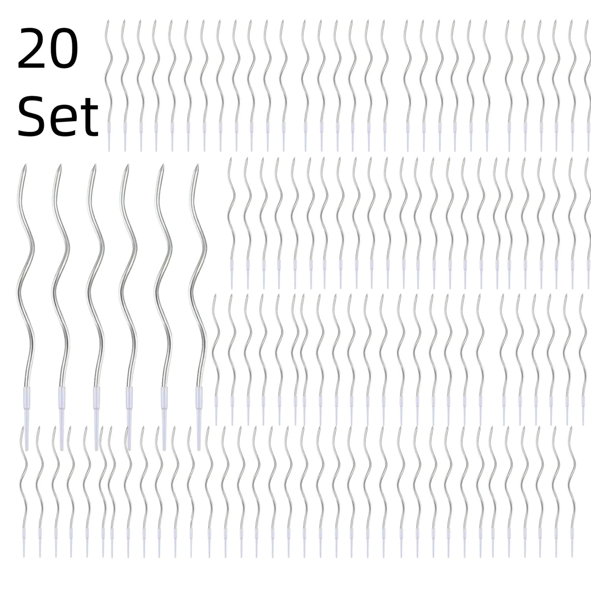 Ein Set dekorativer Spiral-Geburtstagskerzen in Silber und Weiß.