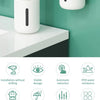 Dispensador de jabón blanco recargable automático montado en pared verde, mostrando características como dosificación visible