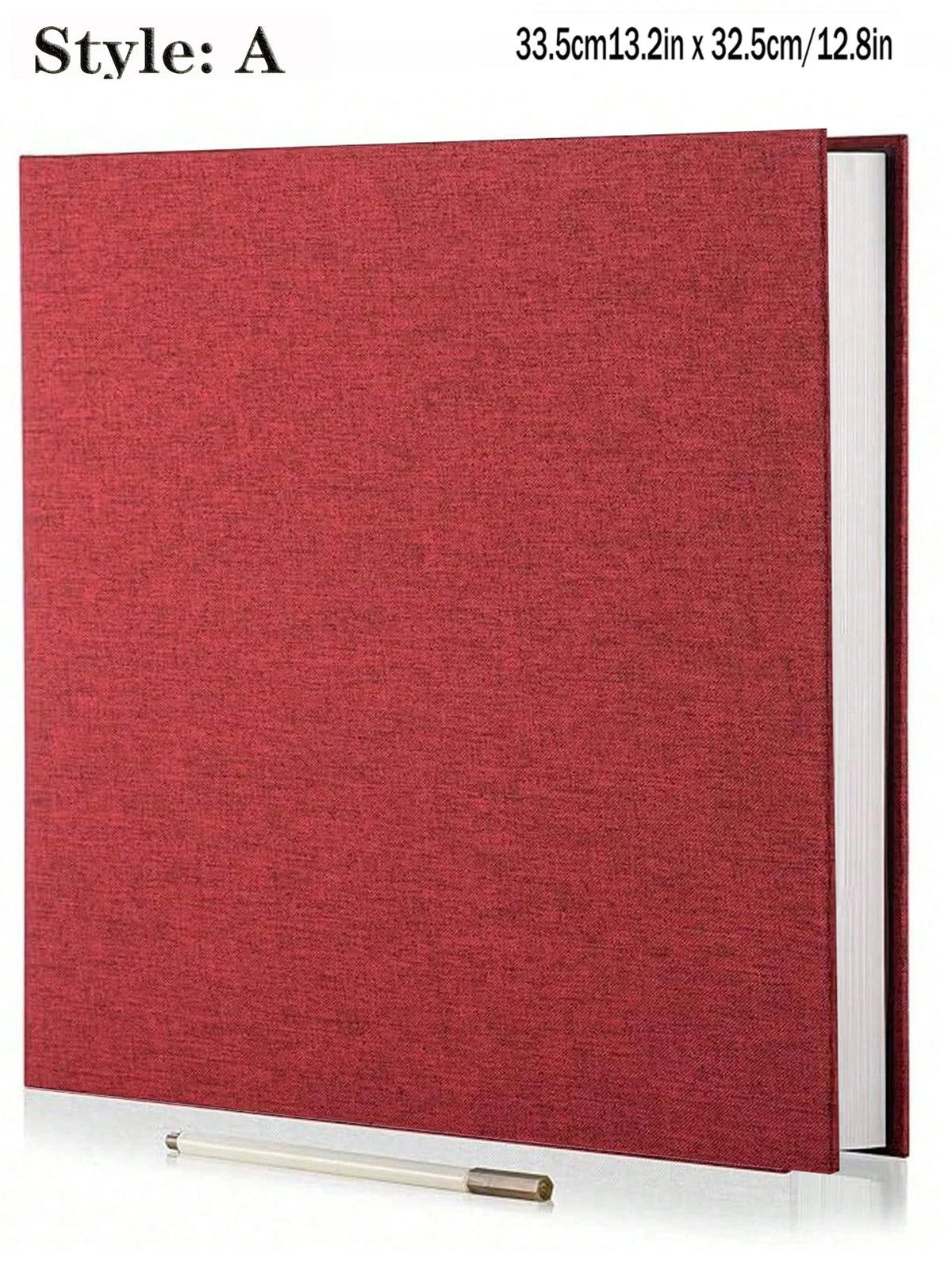 Rotes Leinen-Fotobuchalbum mit Selbstklebefunktion, geschlossen, mit einem dünnen Metallwerkzeug daneben.