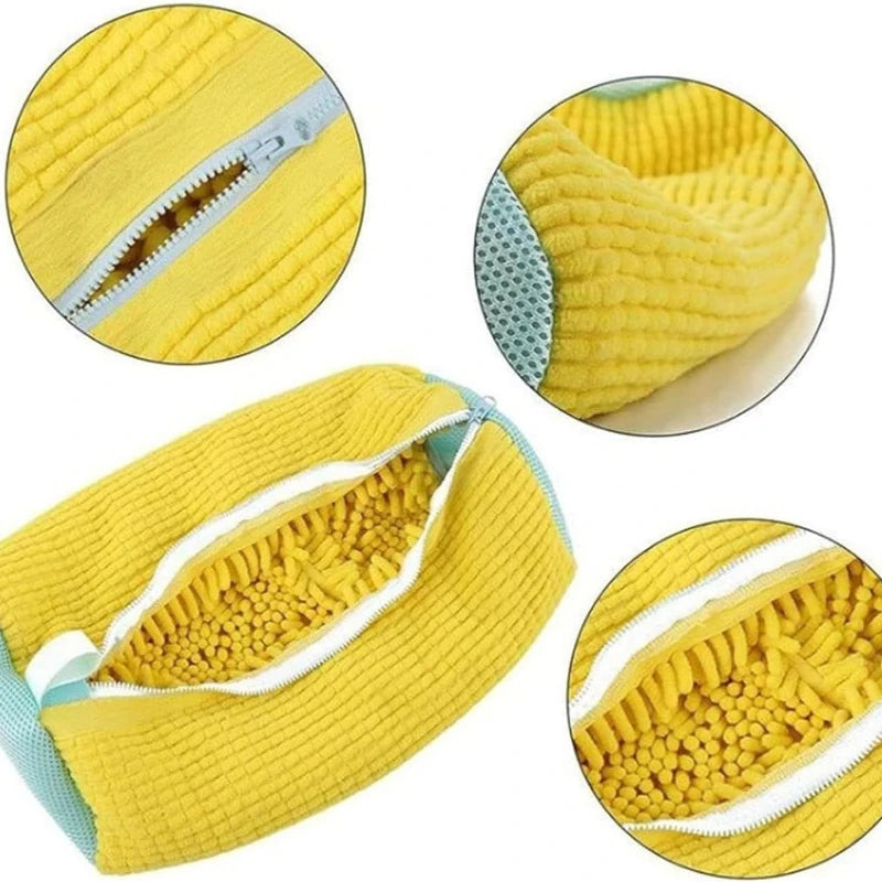 Bolsa de lavado amarilla anti-deformación para zapatillas, mostrando la tela texturizada y los detalles de costura.