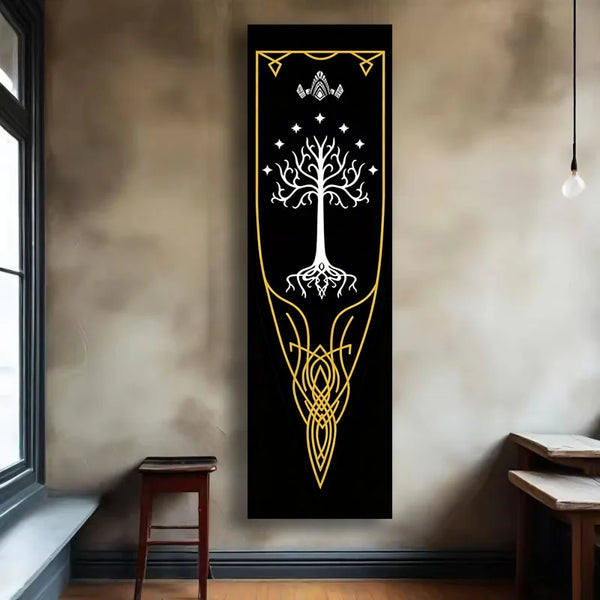 Vertikales schwarzes Leinwandbild mit stilisiertem weißem Baumdesign und goldenen Akzenten an einer beigen Wand.