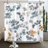 Rideau de douche floral élégant avec des feuilles d'eucalyptus aquarelles dans des tons bleu, gris et terre cuite atténués.