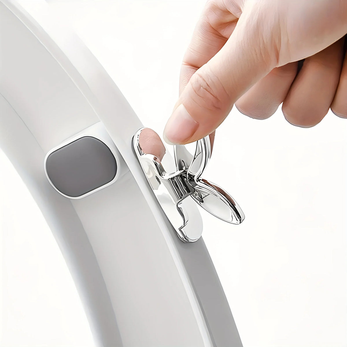 One-Piece Toilet Seat Lifter with Touchless Flush