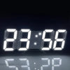 Digitaler Wanduhr, die 88:56 auf dunklem Hintergrund anzeigt.