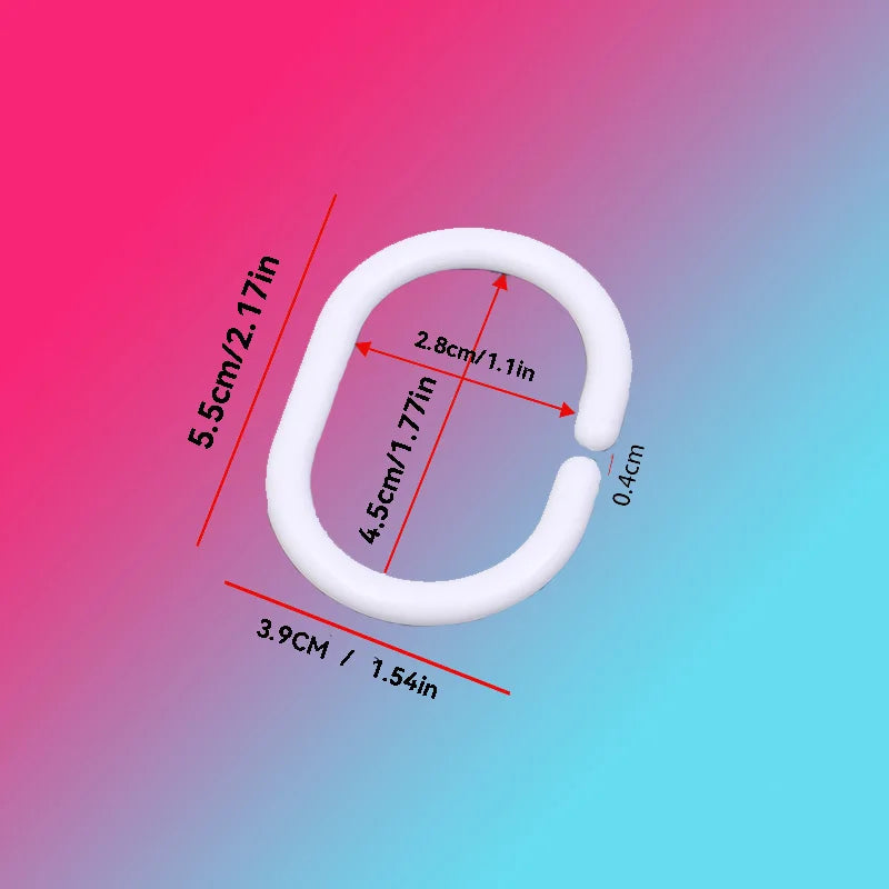 Weißer Duschvorhangring mit verschiedenen Maßen auf pink-blauem Farbverlauf.