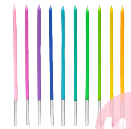 Ein Set dekorativer Spiral-Geburtstagskerzen in verschiedenen Farben wie rosa, lila, blau, türkis und grün.