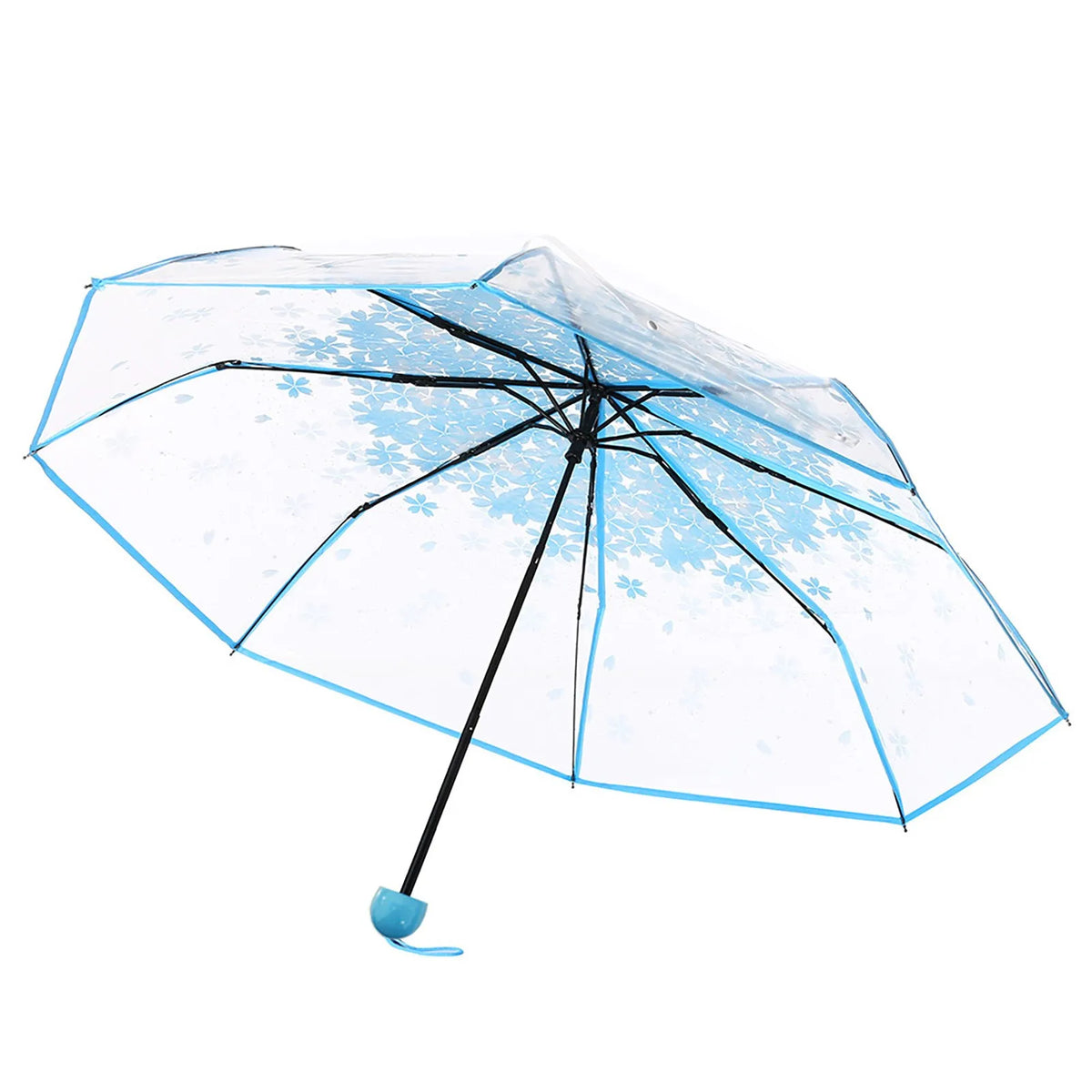 Ein klarer Regenschirm mit Blumenmuster und blauem Griff, geöffnet vor weißem Hintergrund.