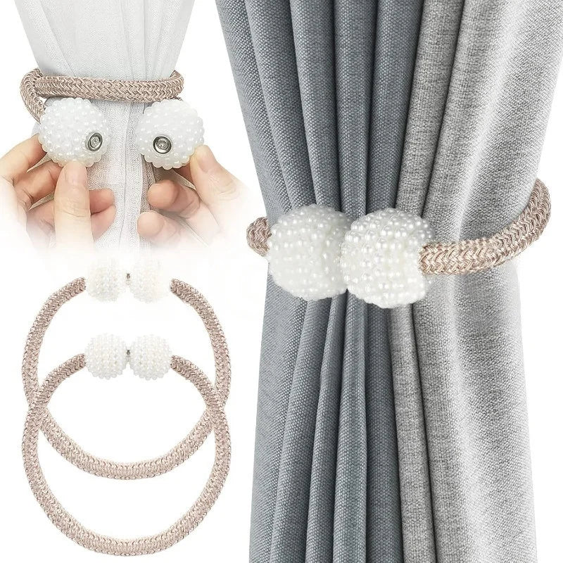 Ensemble de pinces à rideaux magnétiques en perles, montrant différentes tailles et un gros plan sur le produit contre un rid