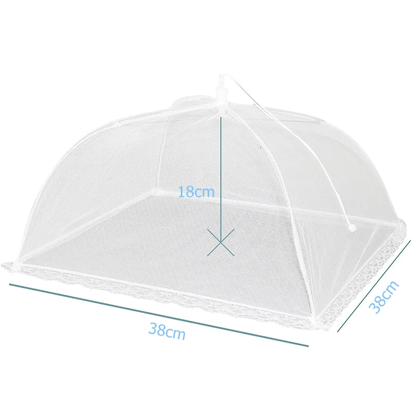 Transparenter weißer Netz-Lebensmittelschirm in Kuppelform, 18 cm hoch und 38 cm breit.